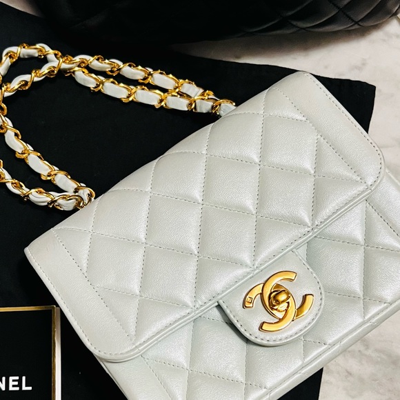 🔴 SOLD 🔴 Vintage Chanel Mini Border Flap Bag - Picture 3 of 17
